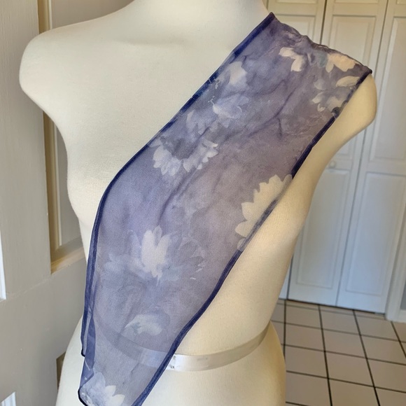 Scarf-short flower pattern - Picture 4 of 6